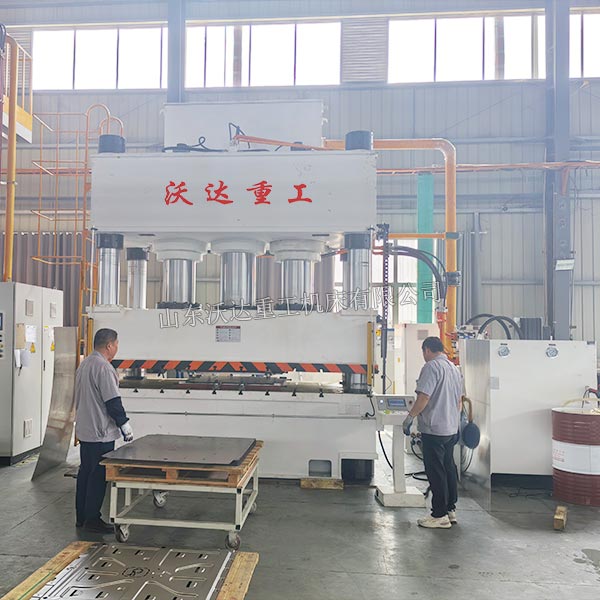 1250吨汽车电池下护板成型液压机