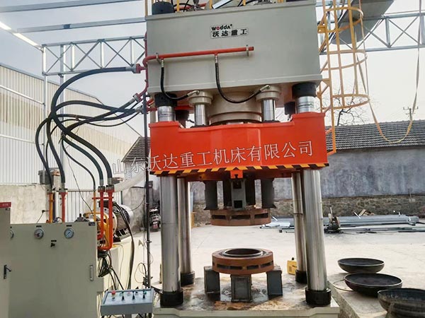 1000吨封头拉伸液压机现场