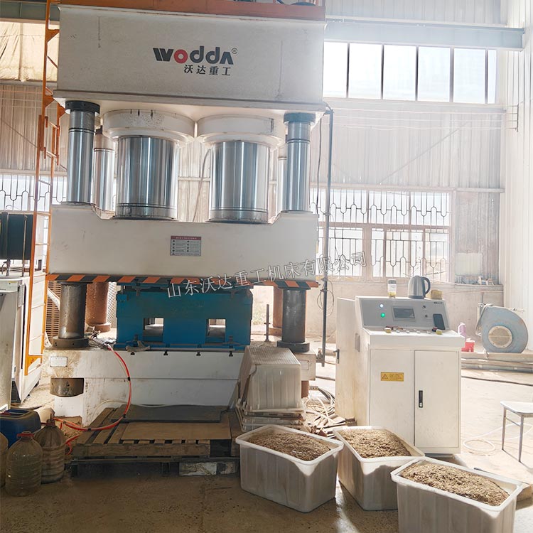 1600吨木屑托盘液压机